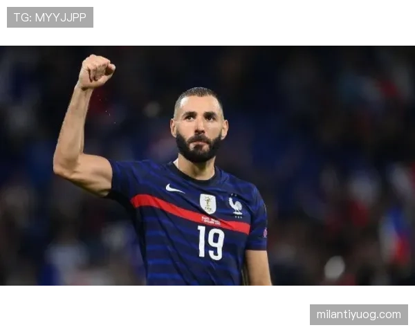 本泽马长期稳获首发的战术适配性与核心贡献解析