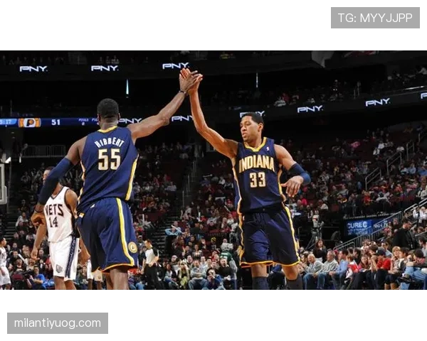 格兰杰无球跑动拉开空间，改变步行者进攻结构